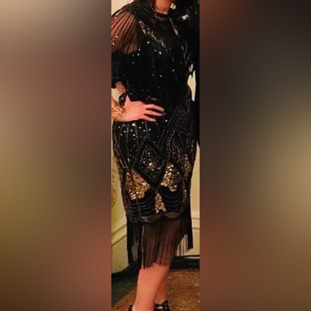Elegant Black and Gold Sequin Flapper Dress - Picture 5 of 5